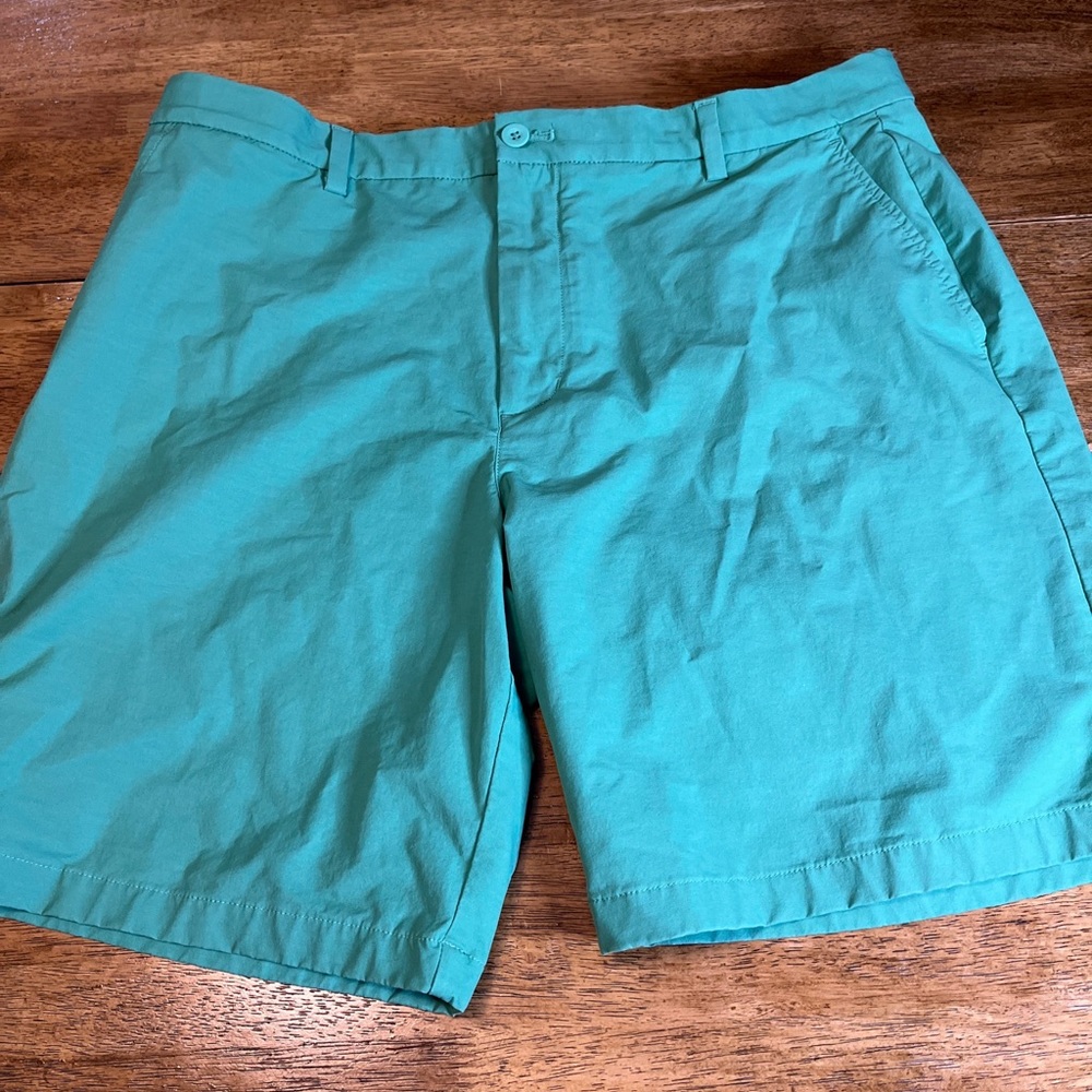 Men’s Vineyard Vines Green OTG Shorts Size 38